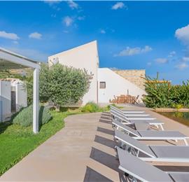 4 bedroom villa with infinity pool, Alcamo, sleeps 6-8